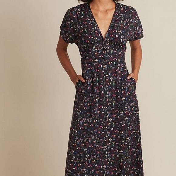Marine Layer Isabella Button Front V-Neck Retro Midi Dress in Black Floral Print - Picture 4 of 16